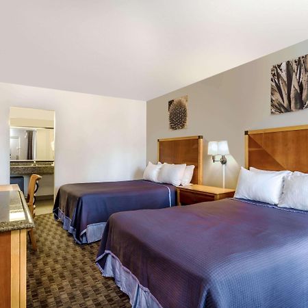 Howard Johnson By Wyndham Scottsdale Old Town Екстер'єр фото