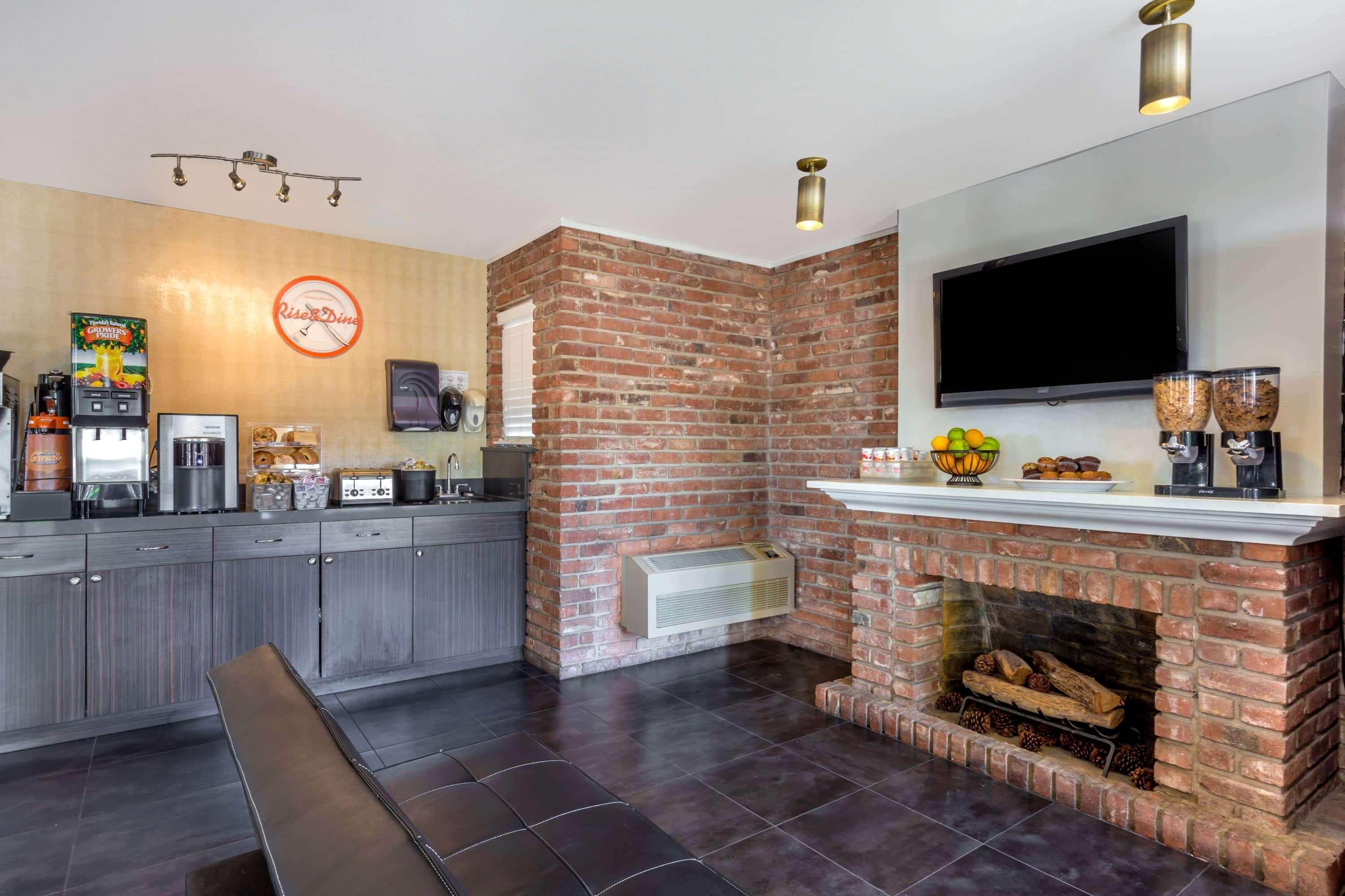 Howard Johnson By Wyndham Scottsdale Old Town Екстер'єр фото