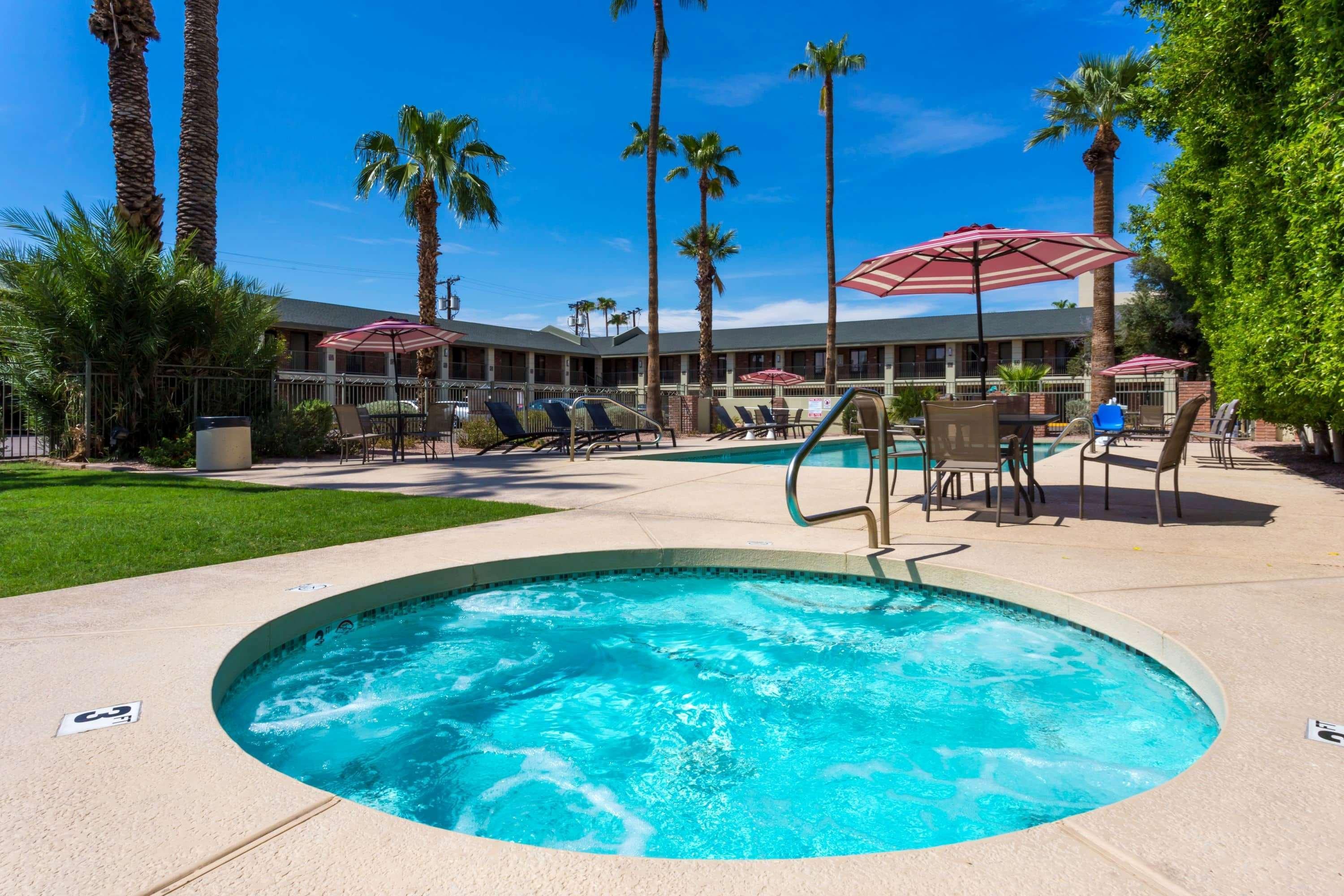 Howard Johnson By Wyndham Scottsdale Old Town Екстер'єр фото