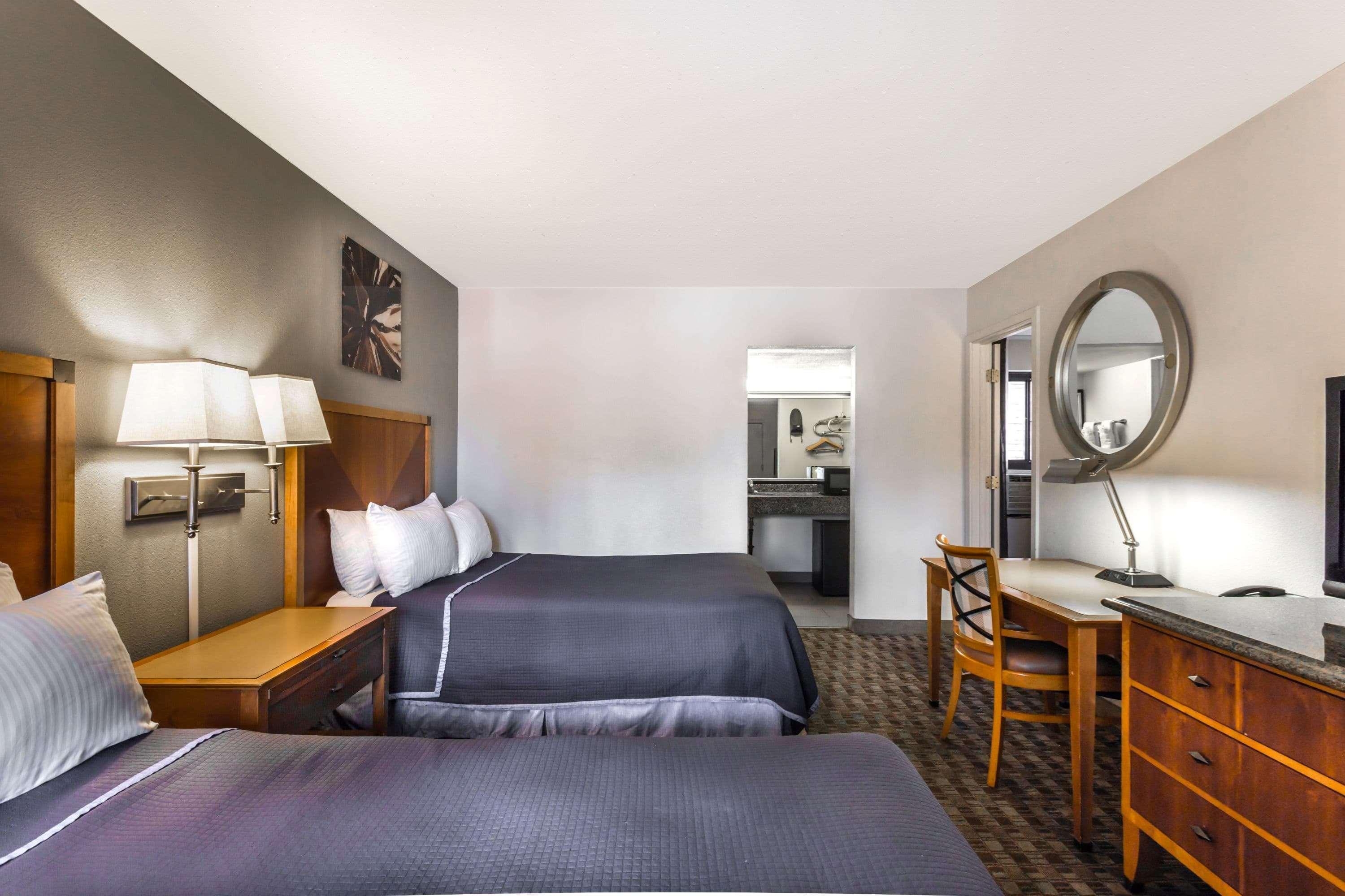 Howard Johnson By Wyndham Scottsdale Old Town Екстер'єр фото