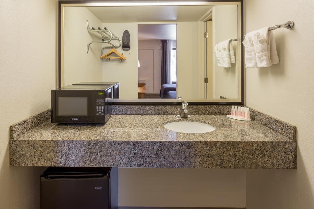 Howard Johnson By Wyndham Scottsdale Old Town Екстер'єр фото