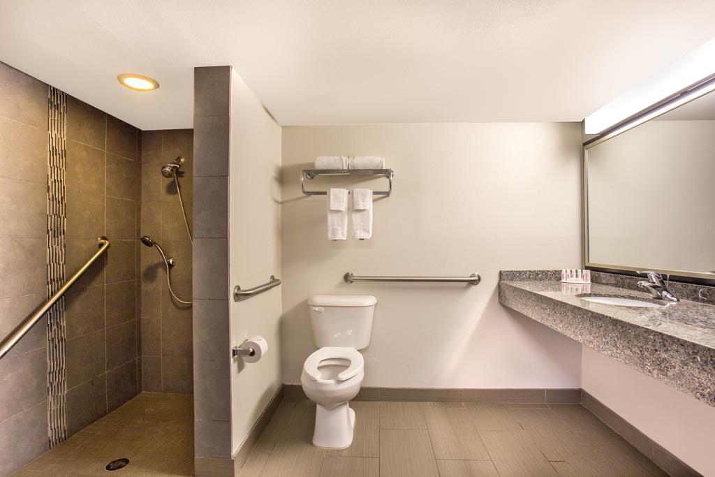 Howard Johnson By Wyndham Scottsdale Old Town Екстер'єр фото