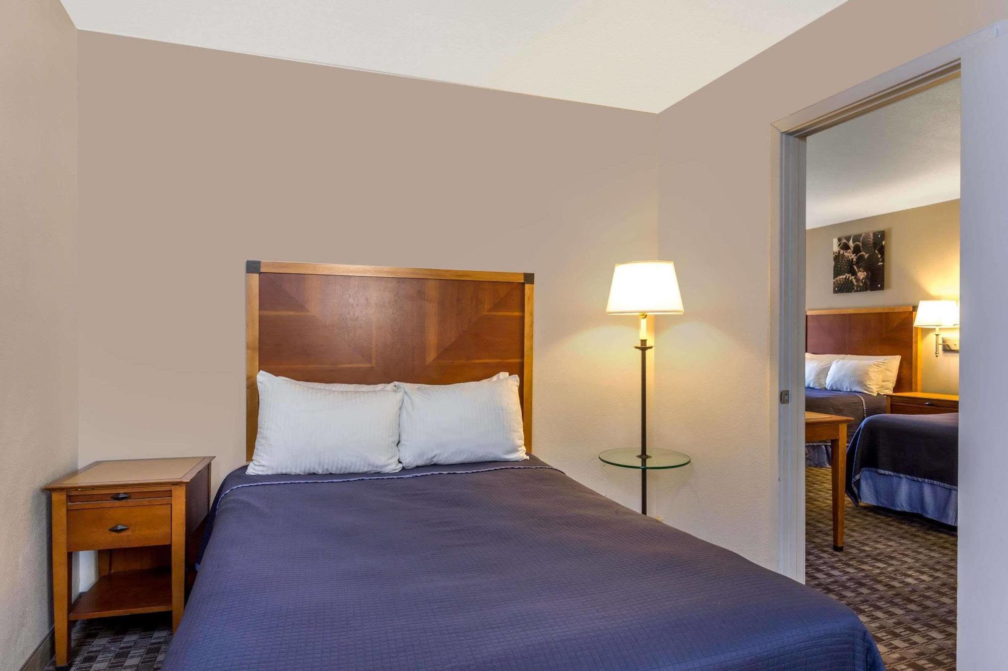Howard Johnson By Wyndham Scottsdale Old Town Екстер'єр фото