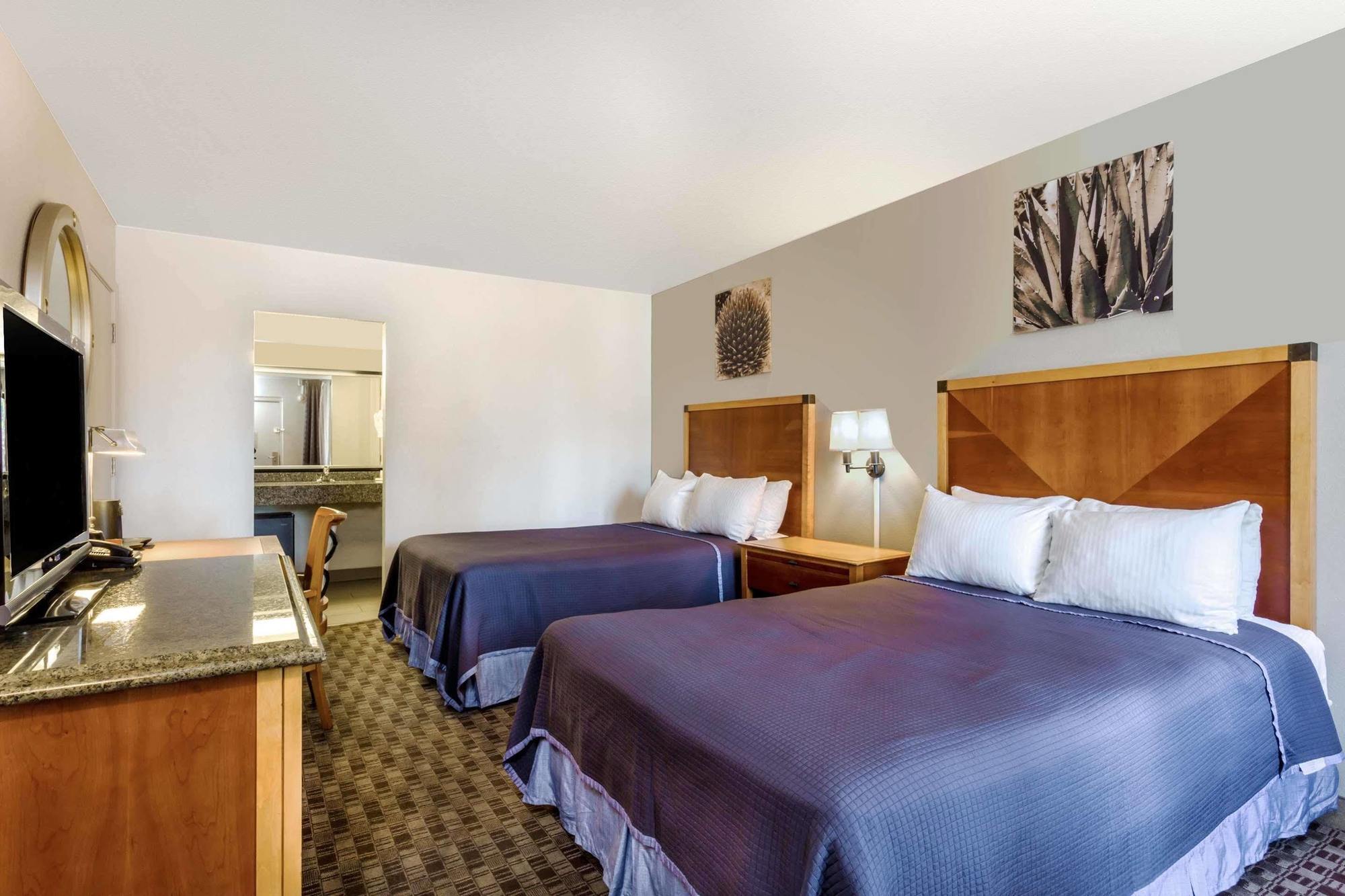 Howard Johnson By Wyndham Scottsdale Old Town Екстер'єр фото