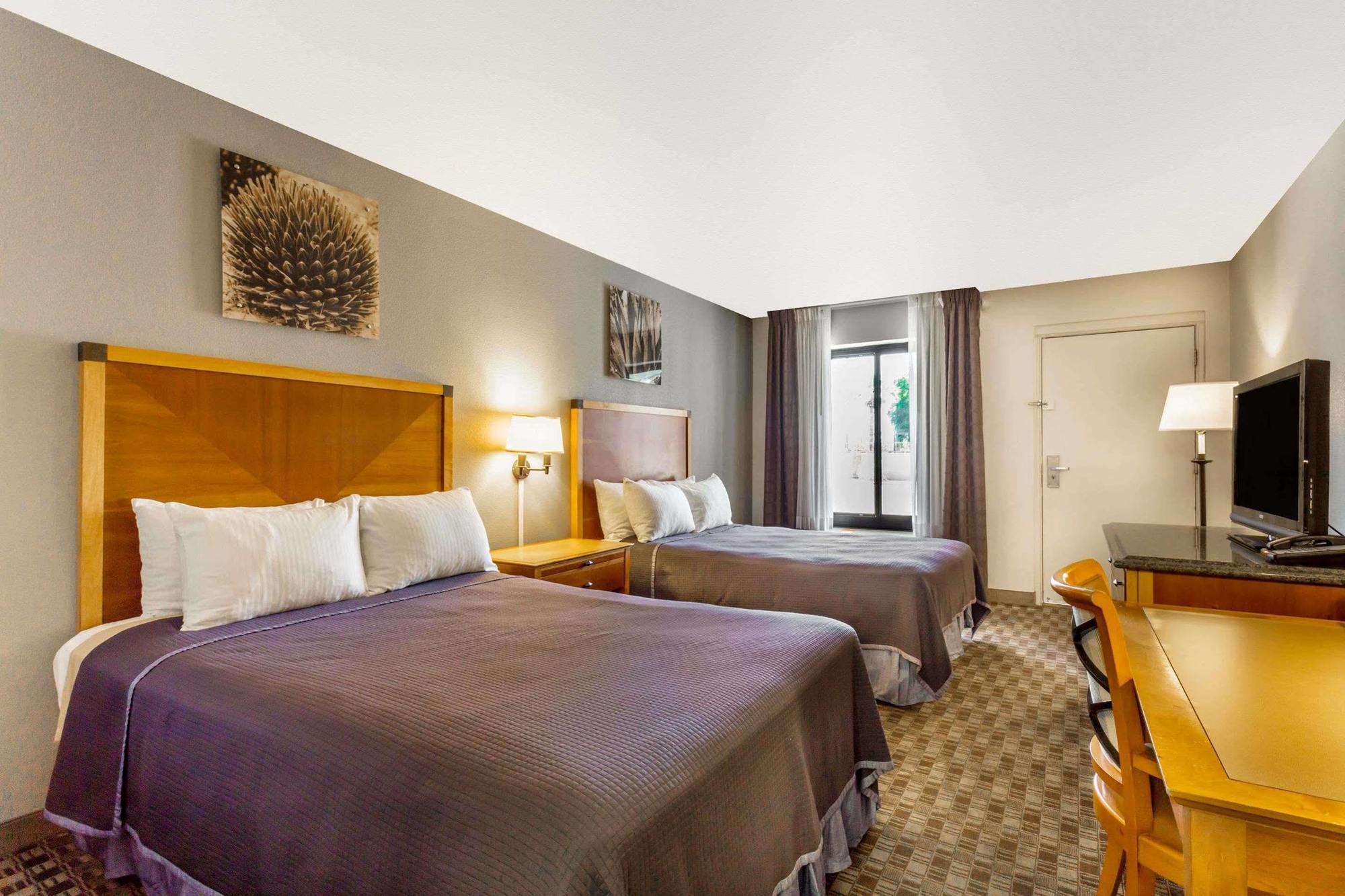 Howard Johnson By Wyndham Scottsdale Old Town Екстер'єр фото